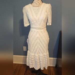 BCBGMaxAzria White Sheath Dress with Puff Sleeves and V-Neck